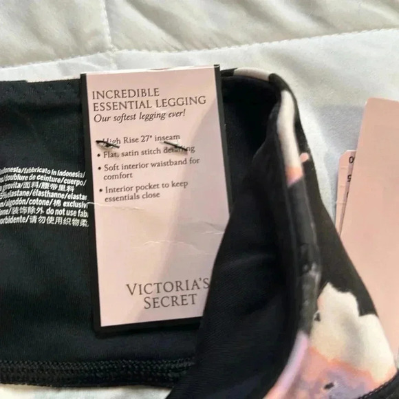 Victoria's Secret Incredible Essential Pocket Leggings Black/Pink Lily 2 NWT - Picture 3 of 6